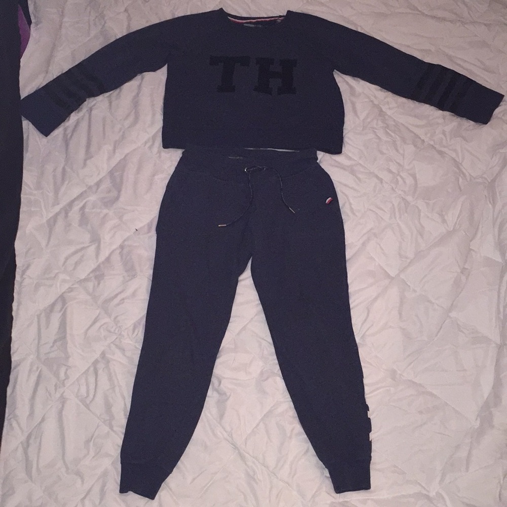 Tommy Hilfiger crop sweatshirt with matching pants